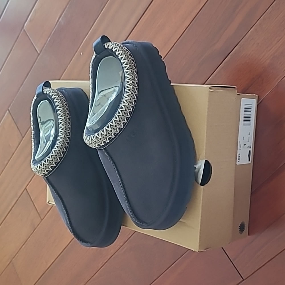 Little girls uggs (tazz)